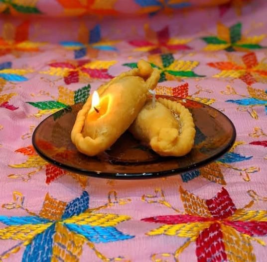 Gujiya Shape Candle (Pack of 5) uniform way